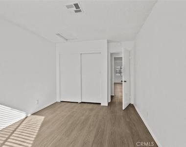 38501 Larkin Avenue - Photo Thumbnail 16