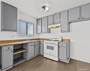 38501 Larkin Avenue - Photo Thumbnail 7