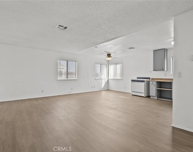 38501 Larkin Avenue - Photo Thumbnail 11