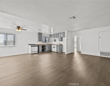 38501 Larkin Avenue - Photo Thumbnail 4