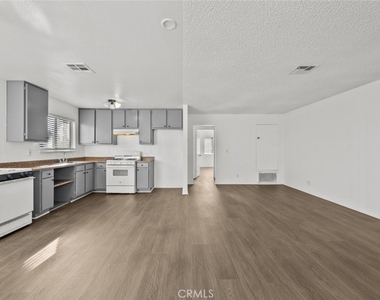 38501 Larkin Avenue - Photo Thumbnail 10