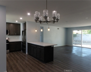 2737 Burly Ave - Photo Thumbnail 15