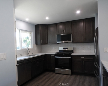 2737 Burly Ave - Photo Thumbnail 3