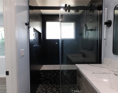 2737 Burly Ave - Photo Thumbnail 10