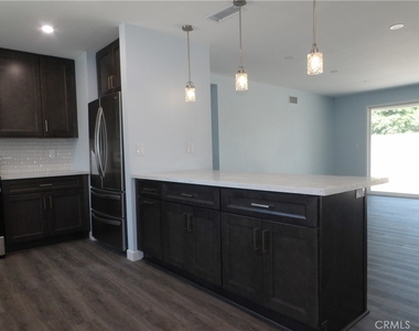 2737 Burly Ave - Photo Thumbnail 5