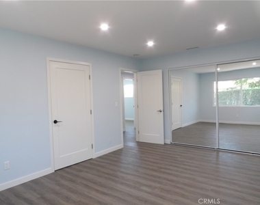 2737 Burly Ave - Photo Thumbnail 8