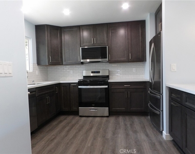 2737 Burly Ave - Photo Thumbnail 4