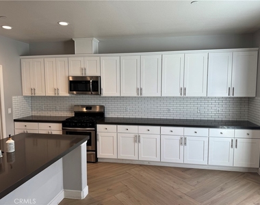 501 Villa Way - Photo Thumbnail 12