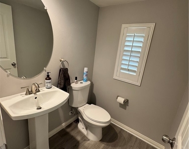 501 Villa Way - Photo Thumbnail 21