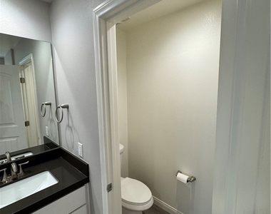 501 Villa Way - Photo Thumbnail 17