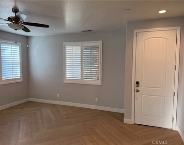 501 Villa Way - Photo Thumbnail 6