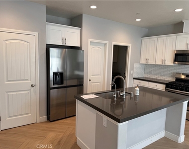 501 Villa Way - Photo Thumbnail 11