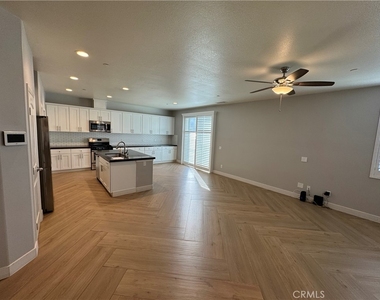 501 Villa Way - Photo Thumbnail 8