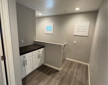 501 Villa Way - Photo Thumbnail 15
