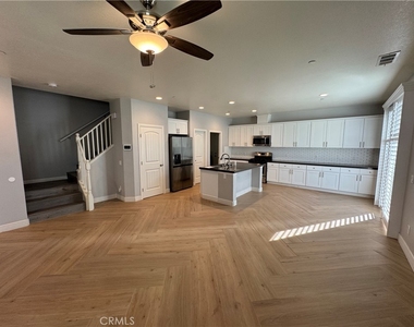 501 Villa Way - Photo Thumbnail 7