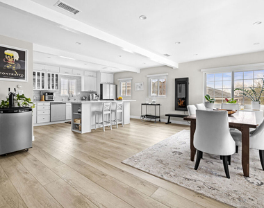 7520 Earldom Avenue - Photo Thumbnail 2