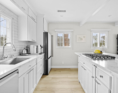 7520 Earldom Avenue - Photo Thumbnail 4