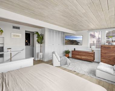 7520 Earldom Avenue - Photo Thumbnail 8