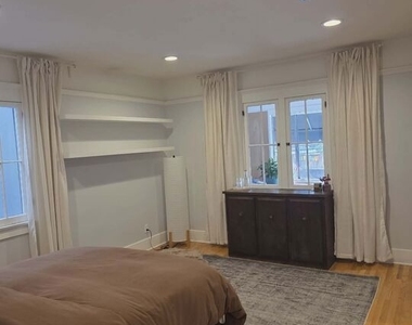 2122 N Hillhurst Avenue - Photo Thumbnail 5