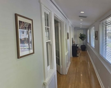 2122 N Hillhurst Avenue - Photo Thumbnail 8