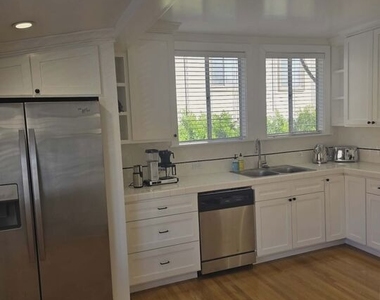 2122 N Hillhurst Avenue - Photo Thumbnail 2