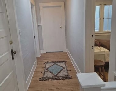 2122 N Hillhurst Avenue - Photo Thumbnail 7