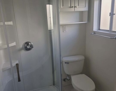 2122 N Hillhurst Avenue - Photo Thumbnail 10