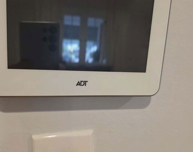 2122 N Hillhurst Avenue - Photo Thumbnail 15