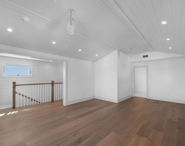566 Ida Street - Photo Thumbnail 30