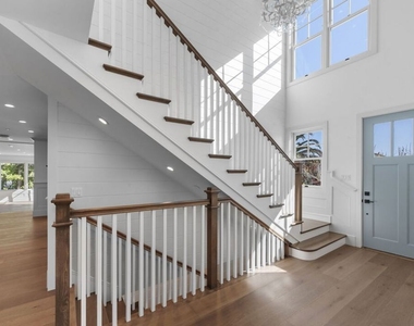 566 Ida Street - Photo Thumbnail 3