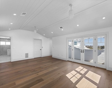 566 Ida Street - Photo Thumbnail 34