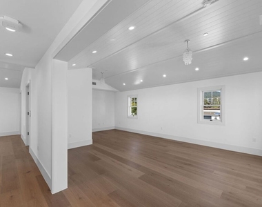 566 Ida Street - Photo Thumbnail 29