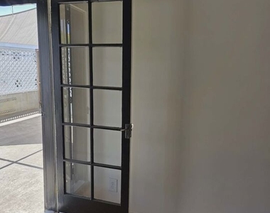 1275 N Wilton Place - Photo Thumbnail 2
