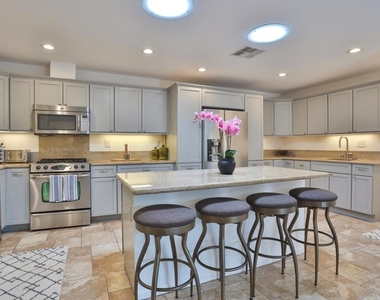 1421 Sunflower Circle N - Photo Thumbnail 2