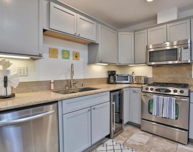 1421 Sunflower Circle N - Photo Thumbnail 9