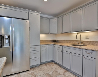 1421 Sunflower Circle N - Photo Thumbnail 15