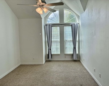 1930 Westminster Circle - Photo Thumbnail 16