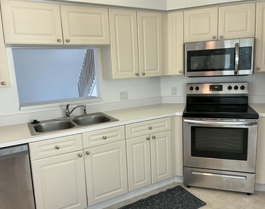 1930 Westminster Circle - Photo Thumbnail 3