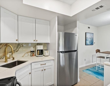 2319 Tamarind Drive - Photo Thumbnail 14