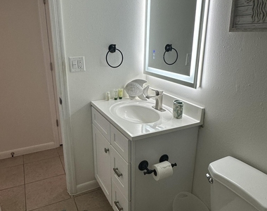 2319 Tamarind Drive - Photo Thumbnail 5