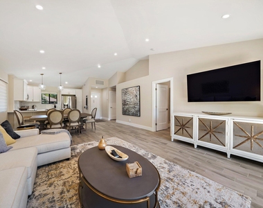 821 Club Drive - Photo Thumbnail 8