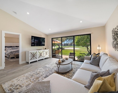 821 Club Drive - Photo Thumbnail 7
