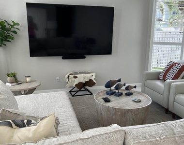 3028 Windward Way - Photo Thumbnail 5