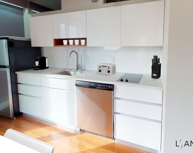2330 Hoffman Street - Photo Thumbnail 6