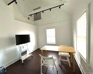 1433 Old Northern Boulevard - Photo Thumbnail 2