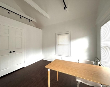 1433 Old Northern Boulevard - Photo Thumbnail 7