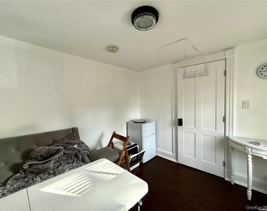 1433 Old Northern Boulevard - Photo Thumbnail 5