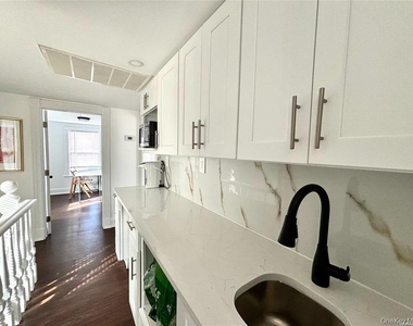1433 Old Northern Boulevard - Photo Thumbnail 4