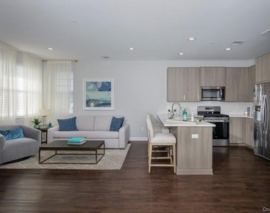 193 Sutton Court - Photo Thumbnail 3