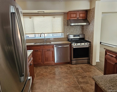 102 Birchwood Park Drive - Photo Thumbnail 4